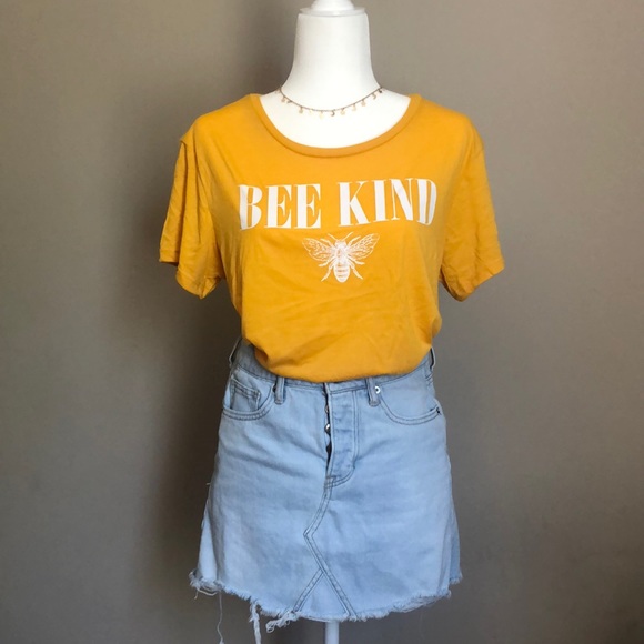 Tops - ❣️NewArrival❣️ Bee Kind T Shirt